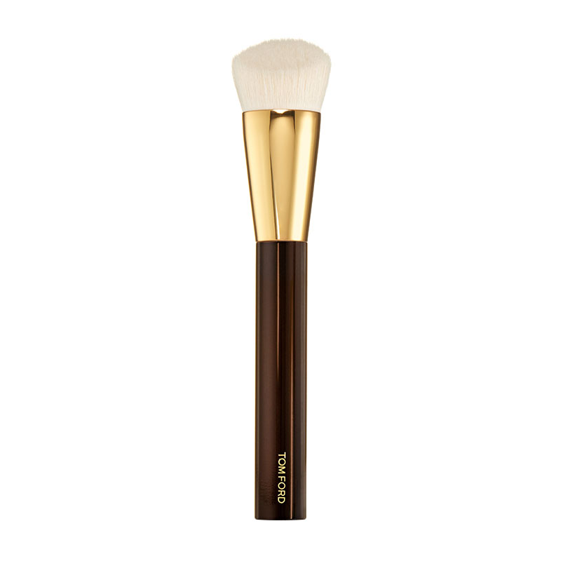 Shade And Illuminate Foundation Brush