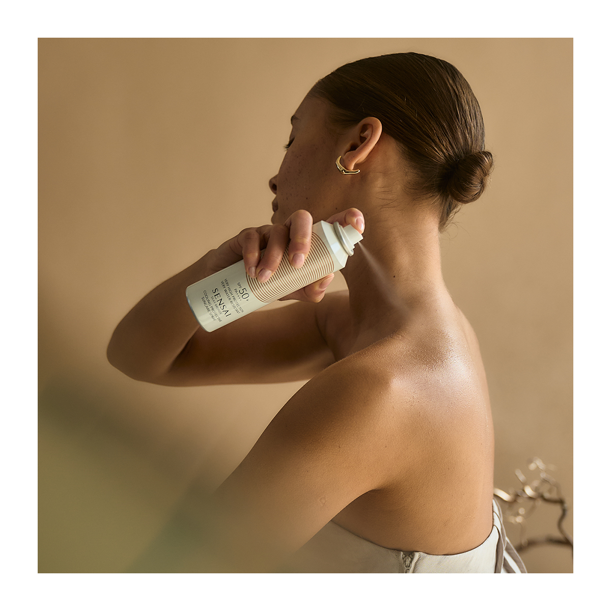 SENSAI Silky Bronze Cooling Protective Suncare Spray 50+ | Hondos 
